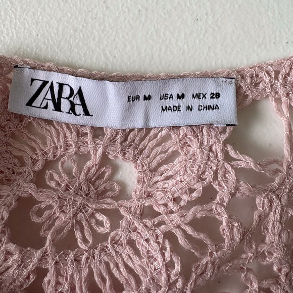 Zara Medium Pink Crochet Crop Top Long Sleeve Boho Scallop Floral Scoop Neckline - Picture 3 of 13